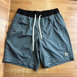 Vuori Men's Kore Shorts, charcoal scribble, size XS, hybrid athletic shorts